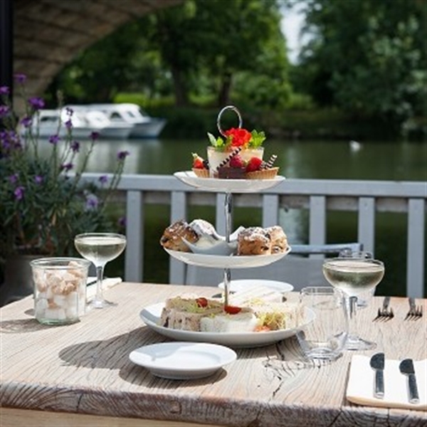 Afternoon Tea Cruises in Oxford Into The Blue